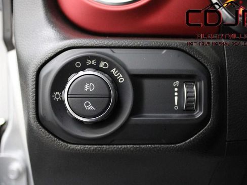 Used 2023 Jeep Gladiator Rubicon w/ Cold Weather Group AWD/4WD image 42