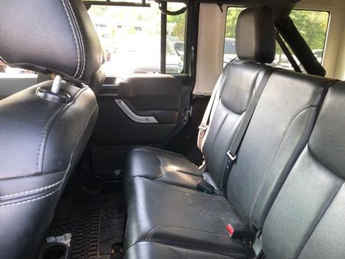 Used 2016 Jeep Wrangler Unlimited Rubicon AWD/4WD image 10