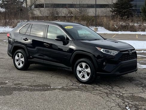 Used 2020 Toyota RAV4 XLE image 9