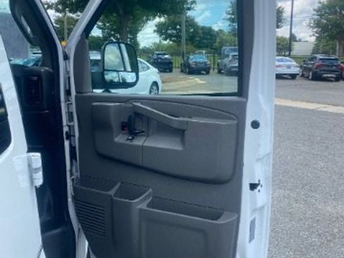 Used 2016 Chevrolet Express 3500 LS RWD image 10