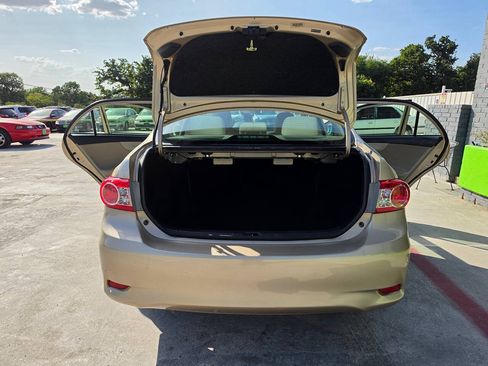 Used 2011 Toyota Corolla LE FWD image 25