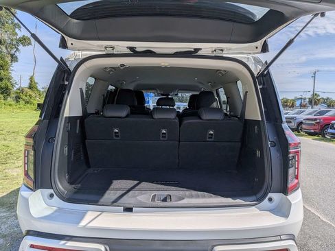 Used 2025 Nissan Armada SV RWD image 12