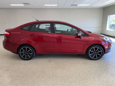 Used 2016 Ford Fiesta SE image 4