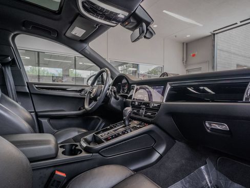 Used 2023 Porsche Macan AWD/4WD image 17