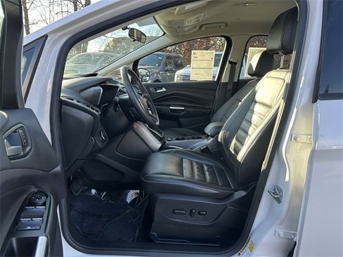 Certified 2017 Ford C-MAX Energi SE w/ Equipment Group 402A image 19