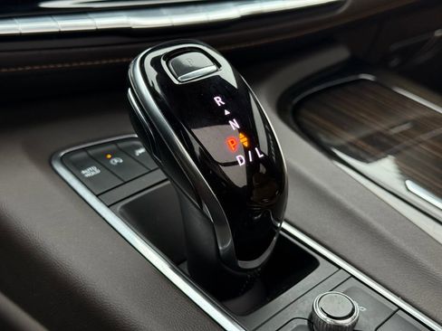 Used 2021 Cadillac Escalade Premium Luxury image 38