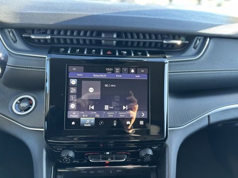 Used 2024 Jeep Grand Cherokee Laredo image 20