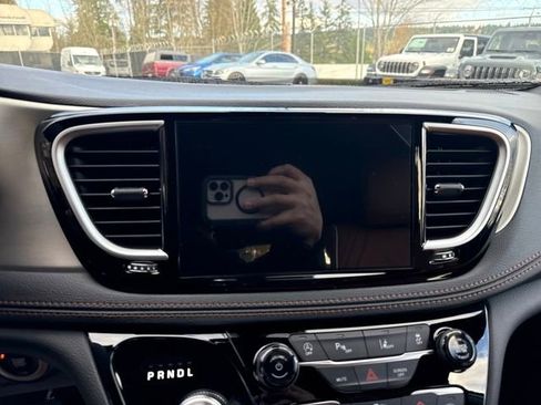 New 2026 Chrysler Pacifica Pinnacle image 23