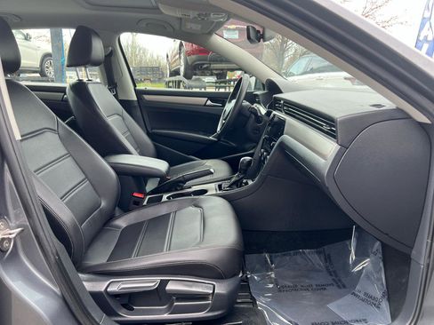 Used 2022 Volkswagen Passat 2.0T SE image 16