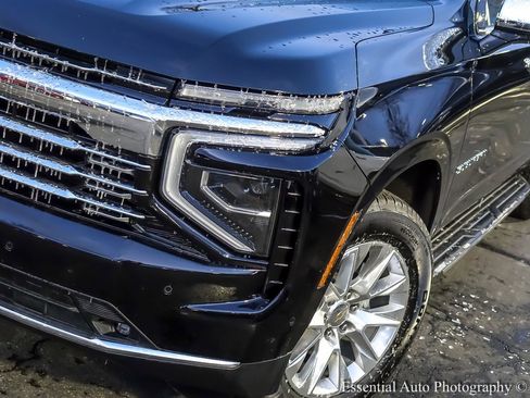 Used 2025 Chevrolet Suburban Premier w/ Sun And Tow Package image 8