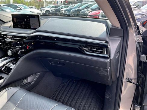 Used 2024 Acura MDX SH-AWD w/ Technology Package image 16