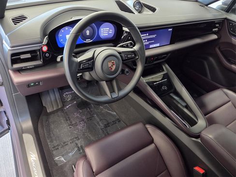 Used 2025 Porsche Macan Electric image 4