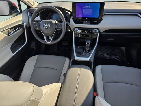 Used 2025 Toyota RAV4 XLE Premium image 31