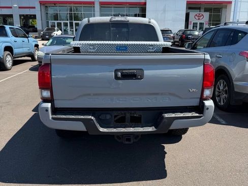 Used 2018 Toyota Tacoma TRD Sport w/ Technology Package AWD/4WD image 5