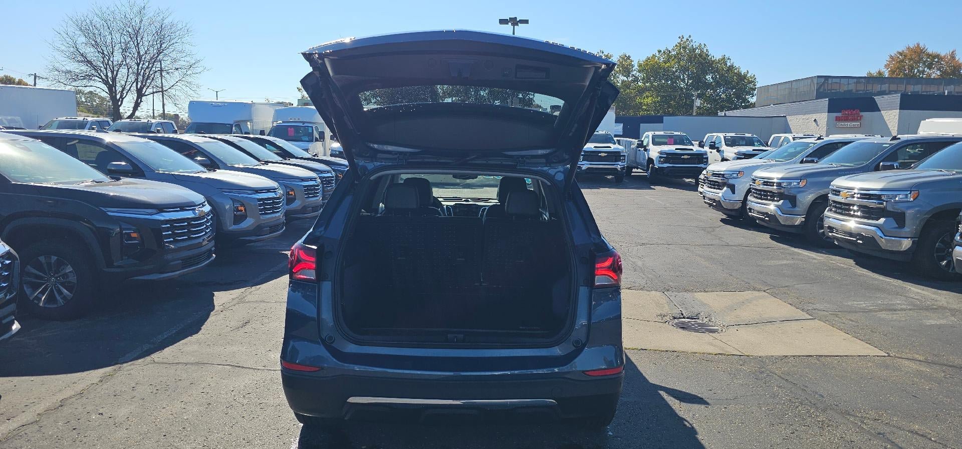 Used 2024 Chevrolet Equinox Premier w/ LPO, Floor Liner Package AWD/4WD image 5