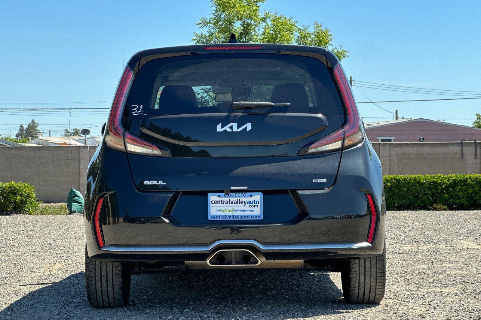 Used 2023 Kia Soul GT-Line FWD image 4