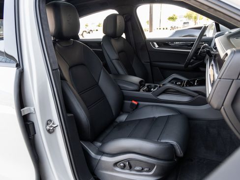 New 2025 Porsche Cayenne Turbo image 49