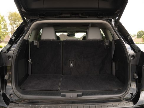 Used 2023 Toyota Highlander Limited FWD image 17