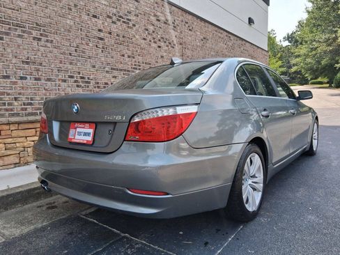 Used 2010 BMW 528i Sedan RWD image 5
