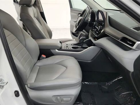 Used 2023 Toyota Highlander XLE image 35