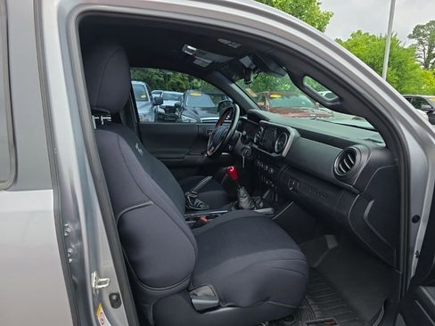 Used 2019 Toyota Tacoma TRD Off-Road AWD/4WD image 12