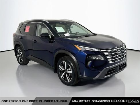 Certified 2025 Nissan Rogue SL w/ SL Premium Package AWD/4WD image 3