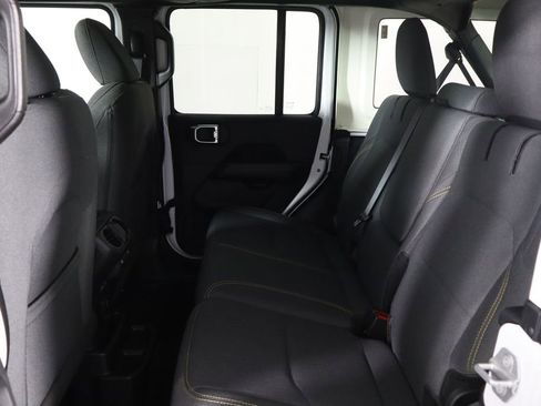 Used 2025 Jeep Wrangler Unlimited Sahara AWD/4WD image 17