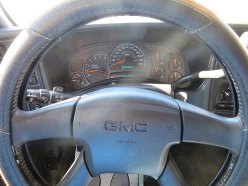 Used 2004 GMC Sierra 2500 SLE w/ Skid Plate Package image 21