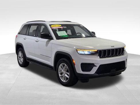 Used 2024 Jeep Grand Cherokee Laredo X AWD/4WD image 18