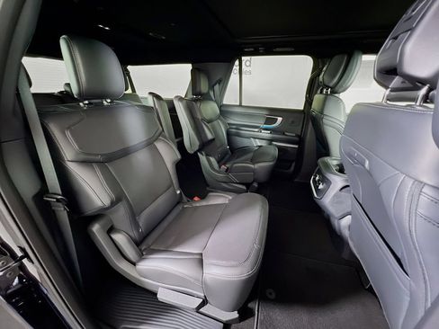 New 2026 Ford Expedition Max Platinum w/ Stealth Performance Package AWD/4WD image 18