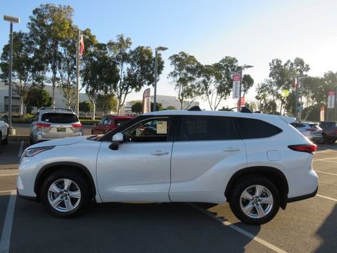 Certified 2022 Toyota Highlander LE image 7