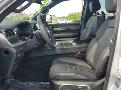 Used 2024 Jeep Wagoneer Series II w/ Convenience Group I AWD/4WD image 5
