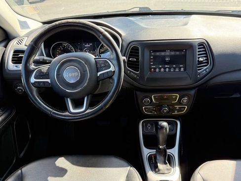 Used 2019 Jeep Compass Latitude FWD image 11