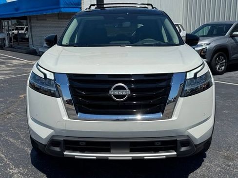 Used 2024 Nissan Pathfinder Platinum AWD/4WD image 2