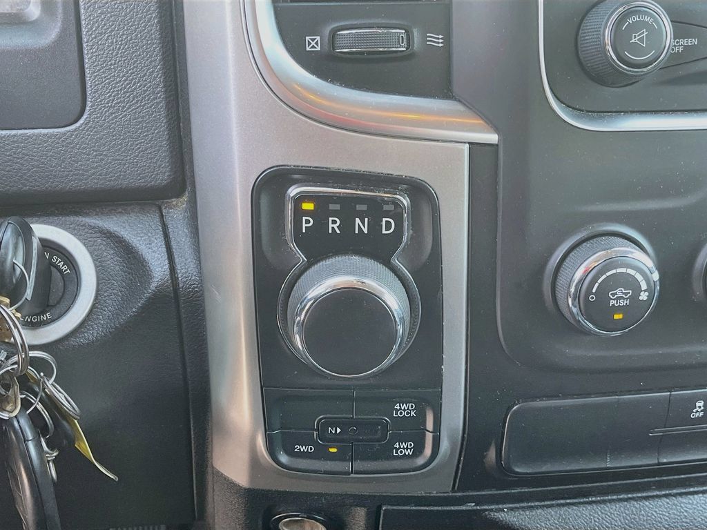 Used 2020 RAM 1500 Classic SLT AWD/4WD image 16