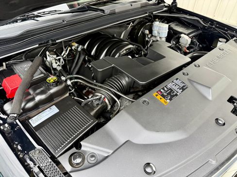Used 2020 Chevrolet Suburban Premier AWD/4WD image 13