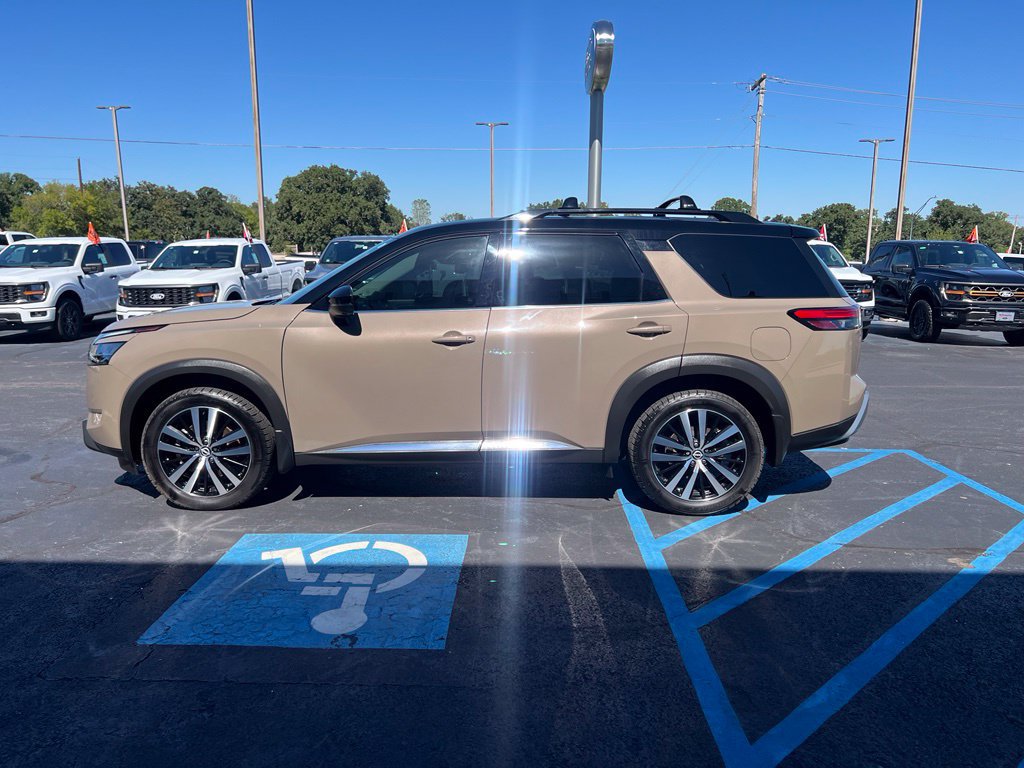 Used 2024 Nissan Pathfinder Platinum w/ Cargo Package AWD/4WD image 3