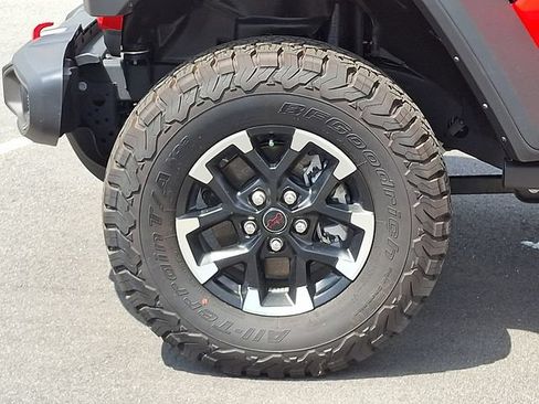 Used 2025 Jeep Wrangler Unlimited Rubicon AWD/4WD image 8