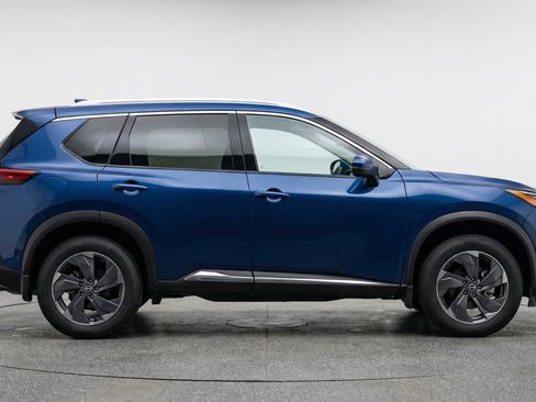 Used 2025 Nissan Rogue SV image 11