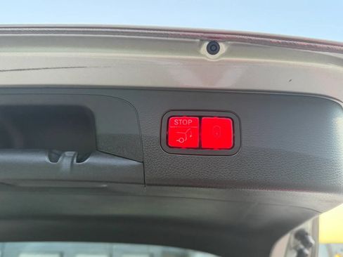 Used 2019 Mercedes-Benz GLC 300 4MATIC image 27