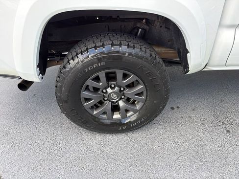 Used 2023 Toyota Tacoma SR5 w/ Technology Package AWD/4WD image 17
