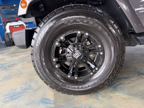 Used 2016 Jeep Wrangler Unlimited Sahara w/ Dual Top Group AWD/4WD image 26