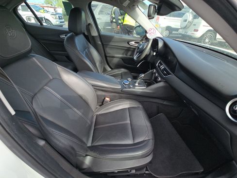 Used 2018 Alfa Romeo Giulia Base image 16