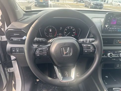 New 2025 Honda Pilot Touring image 14