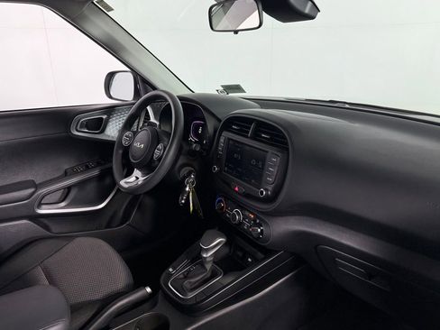 Used 2025 Kia Soul LX FWD image 32