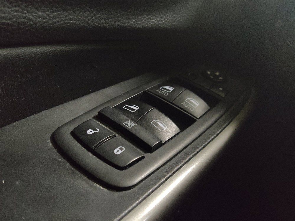 Used 2019 Jeep Cherokee Limited FWD image 27