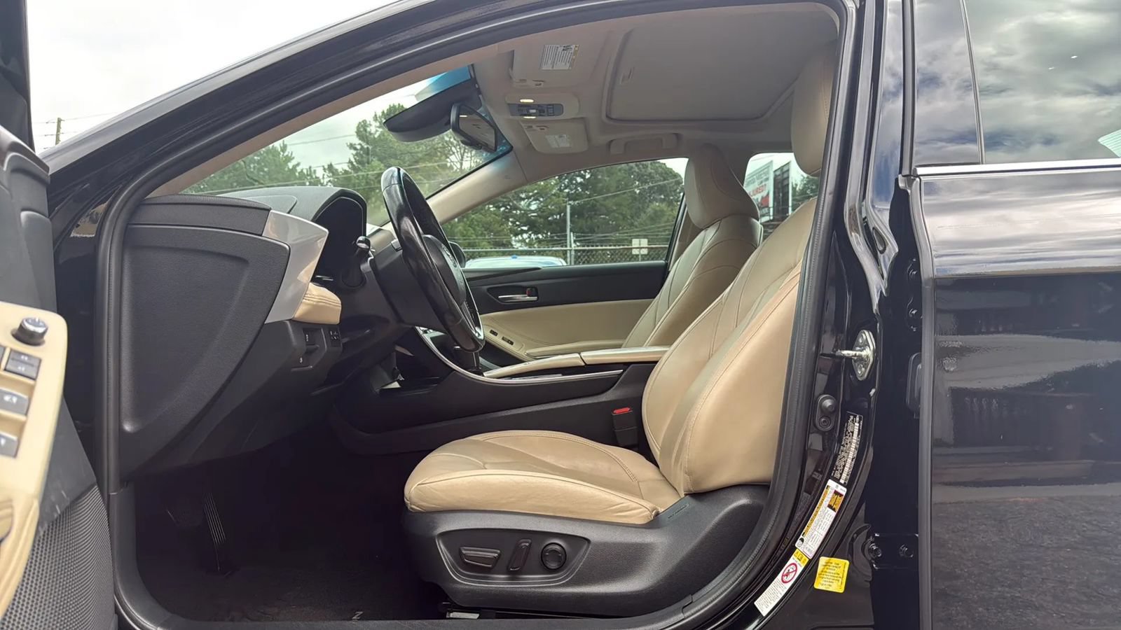Used 2019 Toyota Avalon XLE w/ Moonroof Package FWD image 8