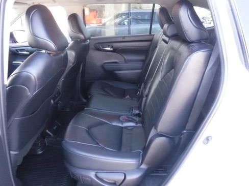 Used 2023 Toyota Highlander XLE image 39