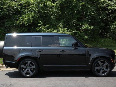 Used 2024 Land Rover Defender 130 V8 image 3