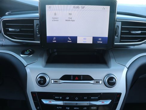 Used 2021 Ford Explorer XLT w/ Equipment Group 202A image 20